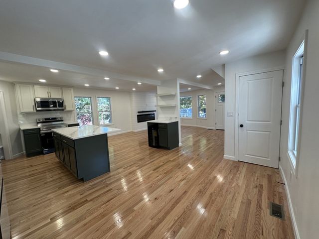 3 Regan Pl, Leominster, MA 01453