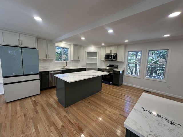 3 Regan Pl, Leominster, MA 01453