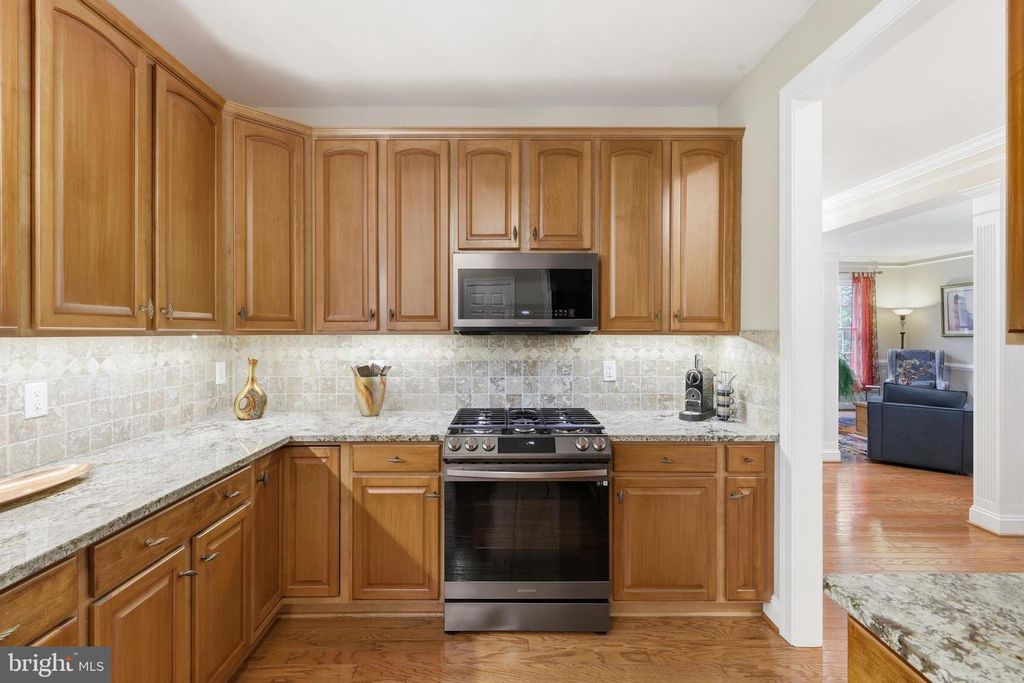 Image 10 of property listing at 1902 SALFORD CT, Crofton, MD 21114