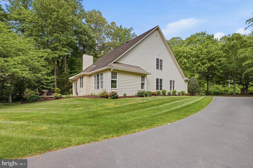 Image 36 of property listing at 1902 SALFORD CT, Crofton, MD 21114