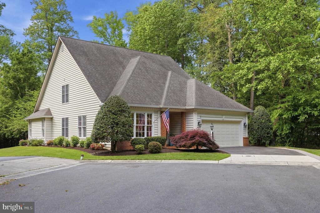Image 37 of property listing at 1902 SALFORD CT, Crofton, MD 21114