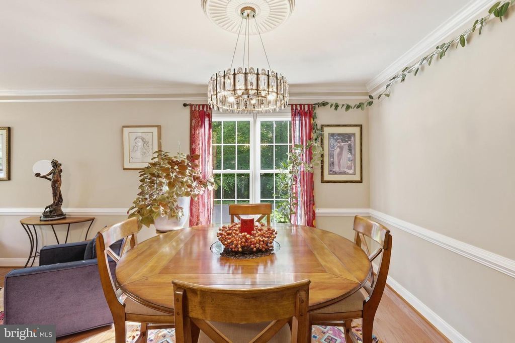 Image 4 of property listing at 1902 SALFORD CT, Crofton, MD 21114