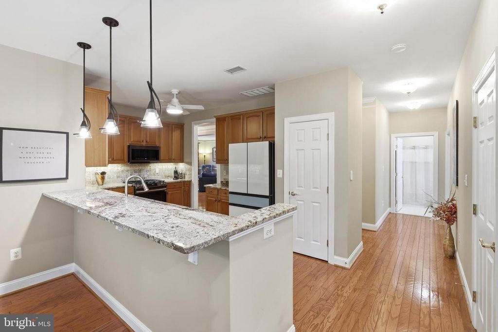 Image 8 of property listing at 1902 SALFORD CT, Crofton, MD 21114