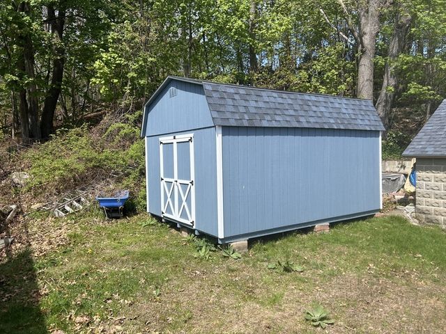 5 Utica Dr, Worcester, MA 01603
