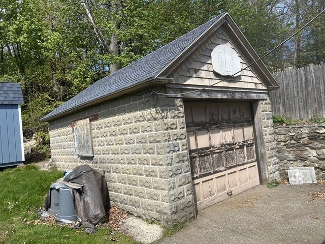 5 Utica Dr, Worcester, MA 01603