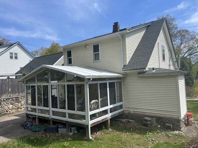 5 Utica Dr, Worcester, MA 01603