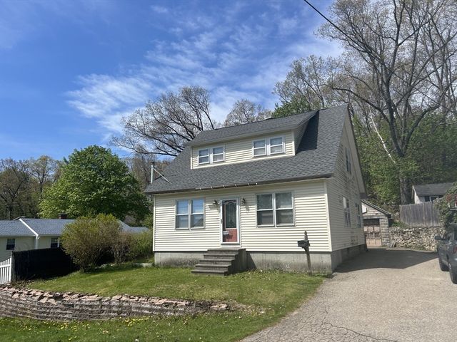 5 Utica Dr, Worcester, MA 01603