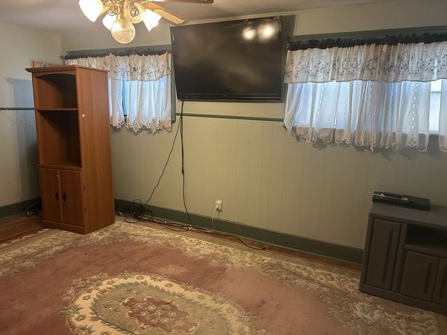 5 Utica Dr, Worcester, MA 01603