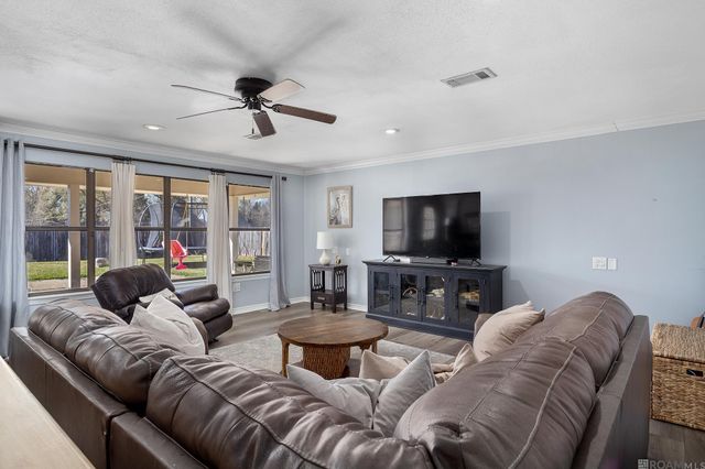 15443 Sheree St, Gonzales, LA 70737