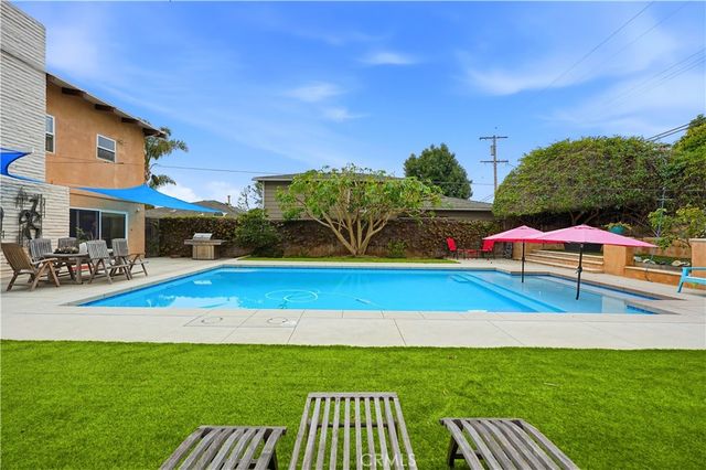 267 Nieto Avenue, Long Beach, CA 90803