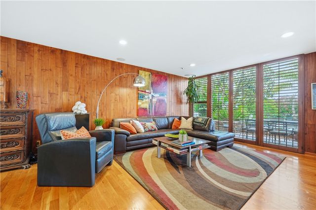 267 Nieto Avenue, Long Beach, CA 90803