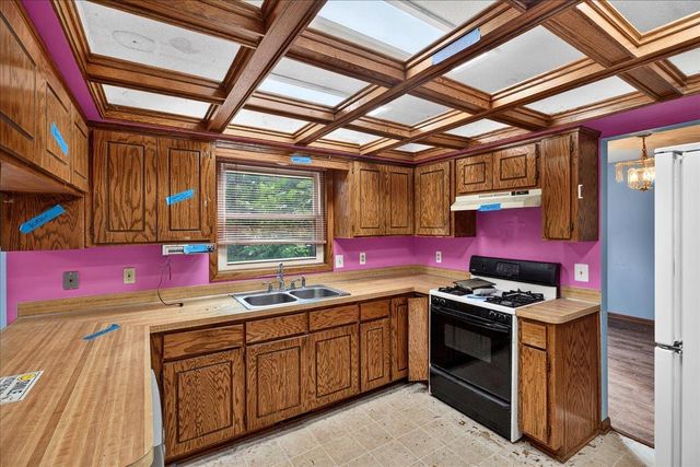 9720 Oliver Avenue N, Brooklyn Park, MN 55444