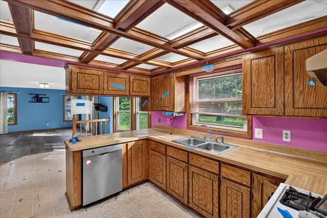 9720 Oliver Avenue N, Brooklyn Park, MN 55444