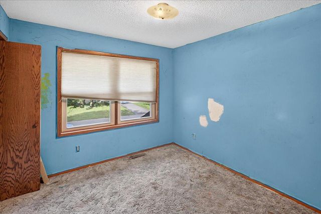 9720 Oliver Avenue N, Brooklyn Park, MN 55444