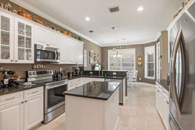 5828 Pine Ridge Circle, Vero Beach, FL 32967