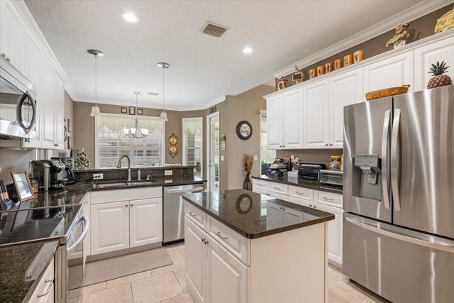 5828 Pine Ridge Circle, Vero Beach, FL 32967