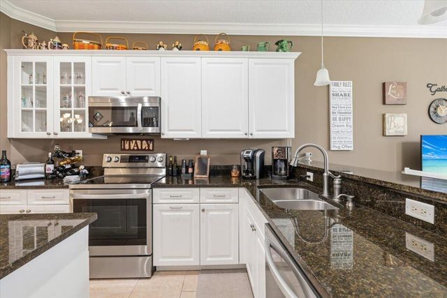 5828 Pine Ridge Circle, Vero Beach, FL 32967