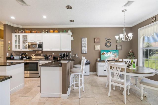 5828 Pine Ridge Circle, Vero Beach, FL 32967