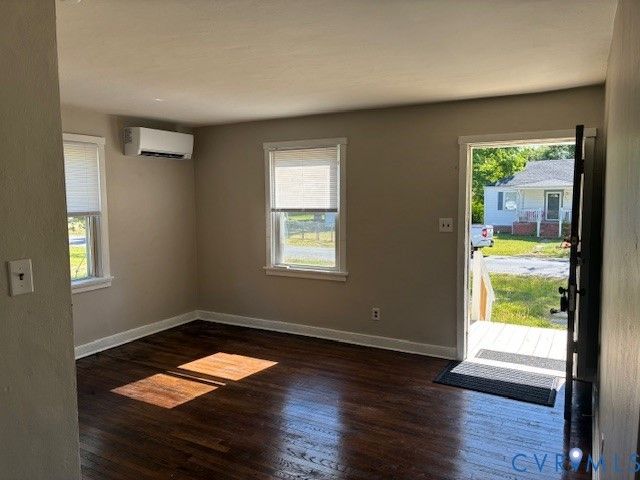 610 Queen Anne Dr, Richmond, VA 23224