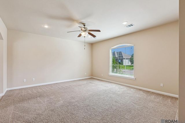 7864 W Pelican Lakes Ave, Baton Rouge, LA 70820