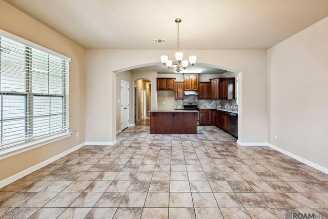 7864 W Pelican Lakes Ave, Baton Rouge, LA 70820