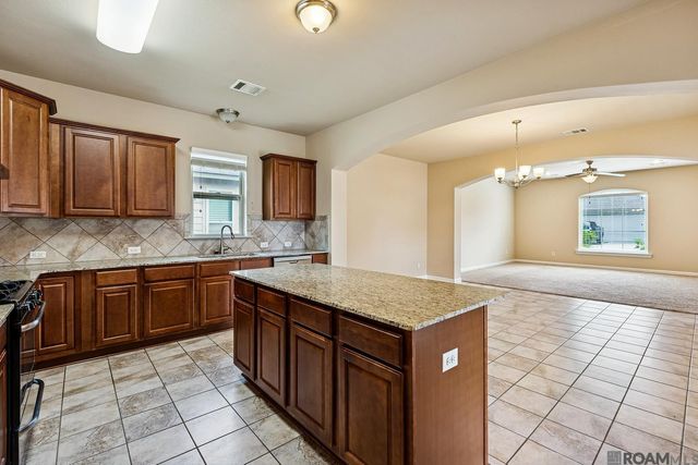 7864 W Pelican Lakes Ave, Baton Rouge, LA 70820