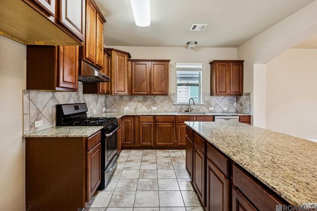 7864 W Pelican Lakes Ave, Baton Rouge, LA 70820