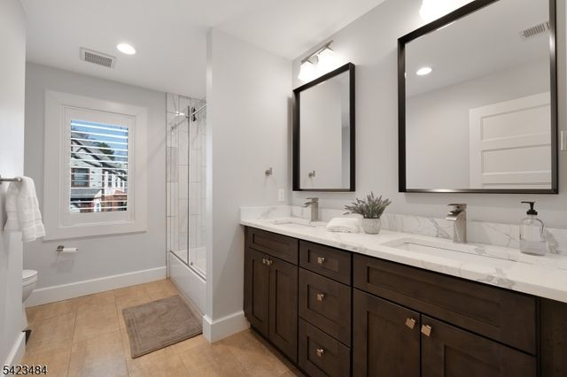 57 Walnut St, Livingston Twp., NJ 07039