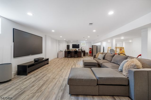 57 Walnut St, Livingston Twp., NJ 07039