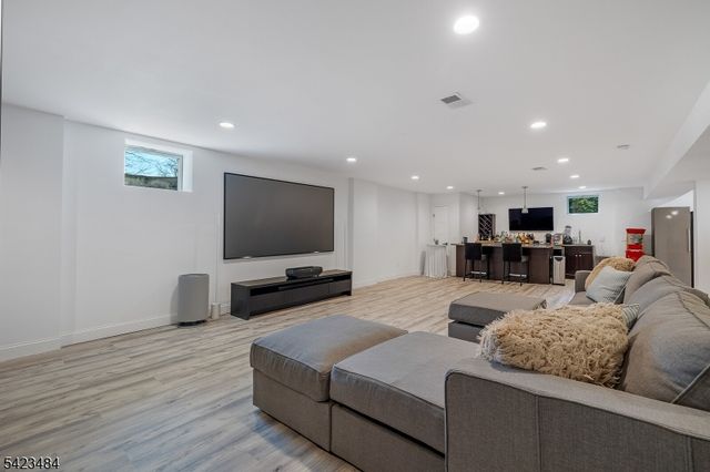 57 Walnut St, Livingston Twp., NJ 07039