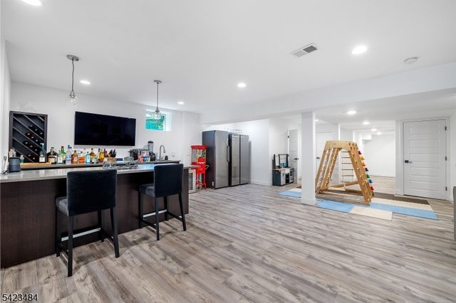 57 Walnut St, Livingston Twp., NJ 07039