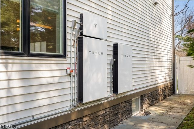 57 Walnut St, Livingston Twp., NJ 07039