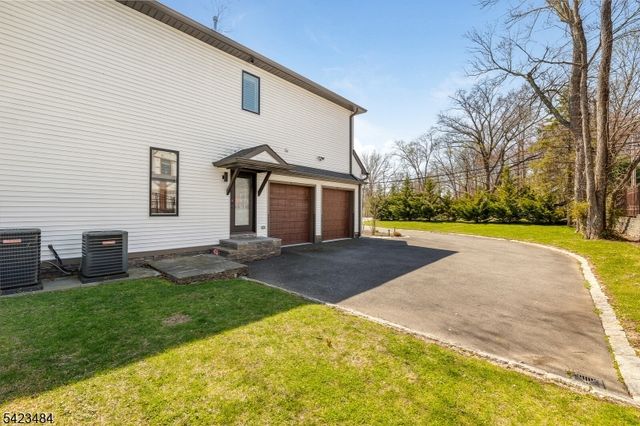 57 Walnut St, Livingston Twp., NJ 07039