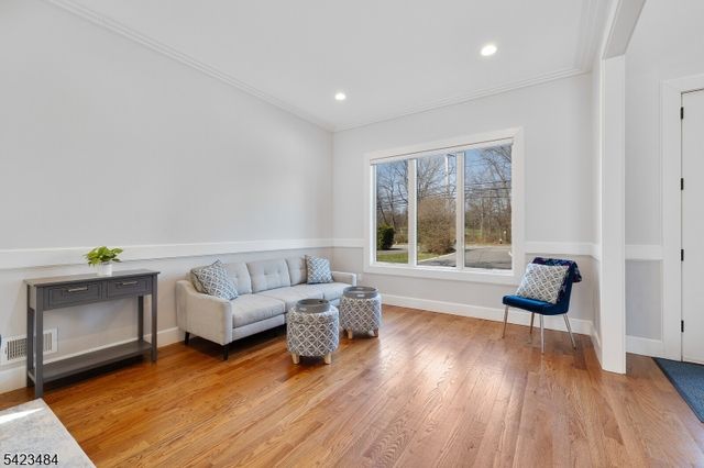 57 Walnut St, Livingston Twp., NJ 07039