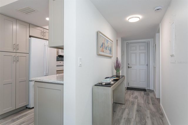 633 ALHAMBRA ROAD 305, Venice, FL 34285