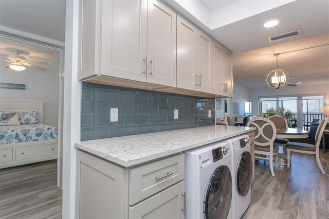 633 ALHAMBRA ROAD 305, Venice, FL 34285