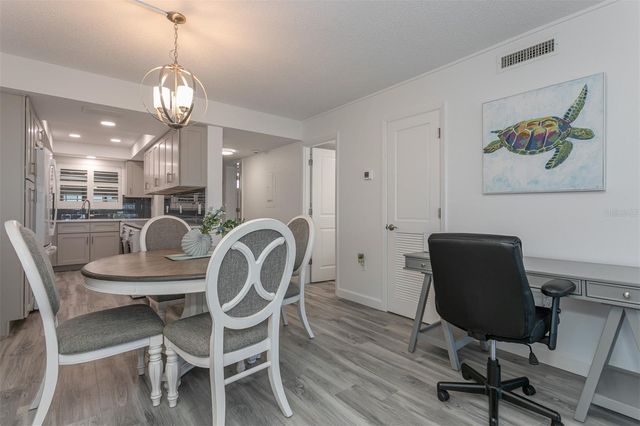 633 ALHAMBRA ROAD 305, Venice, FL 34285