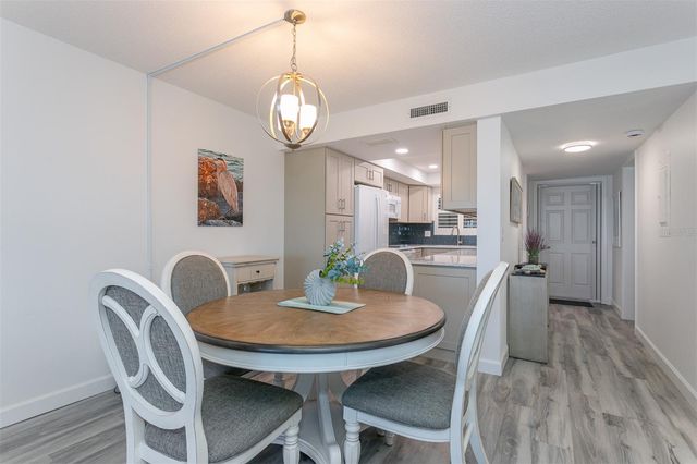 633 ALHAMBRA ROAD 305, Venice, FL 34285