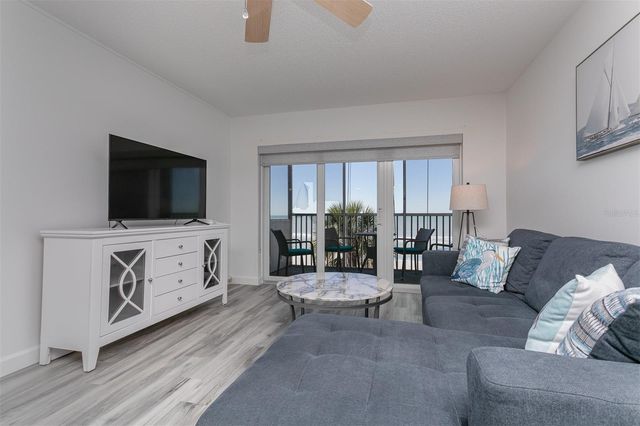 633 ALHAMBRA ROAD 305, Venice, FL 34285