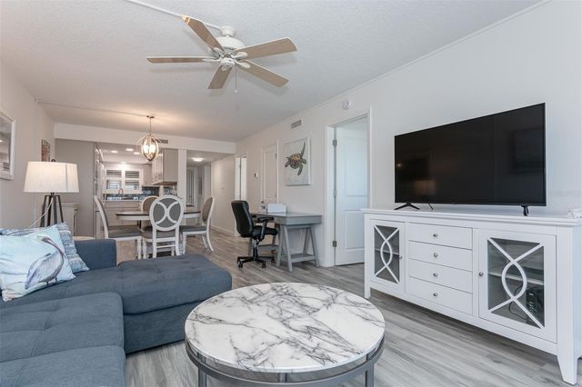 633 ALHAMBRA ROAD 305, Venice, FL 34285