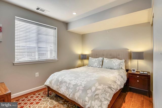4113 S FOUR MILE RUN DR #302, Arlington, VA 22204