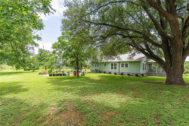802 Smith RD, Rockdale, TX 76567