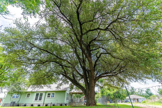 802 Smith RD, Rockdale, TX 76567