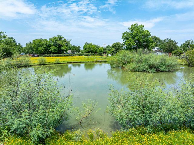802 Smith RD, Rockdale, TX 76567