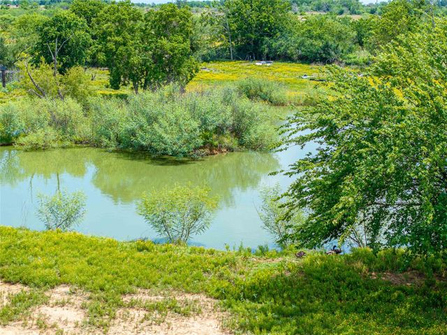 802 Smith RD, Rockdale, TX 76567
