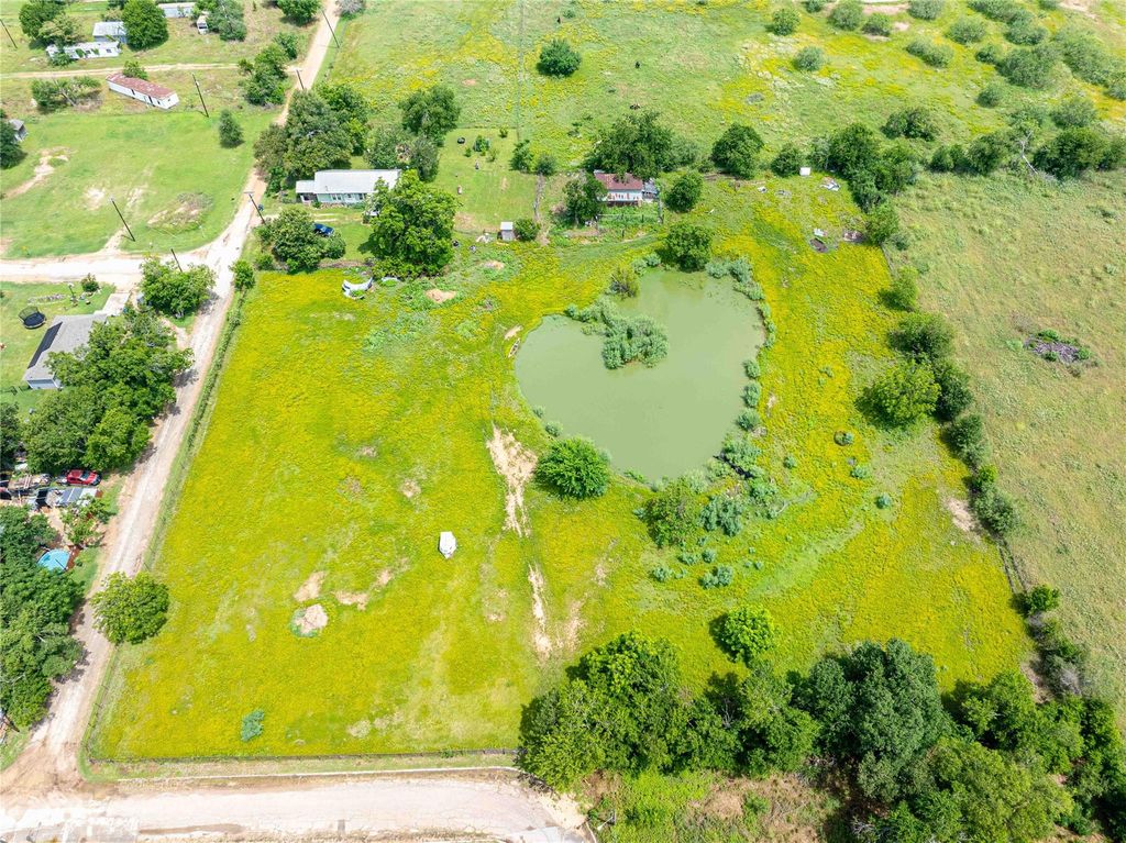 802 Smith RD, Rockdale, TX 76567