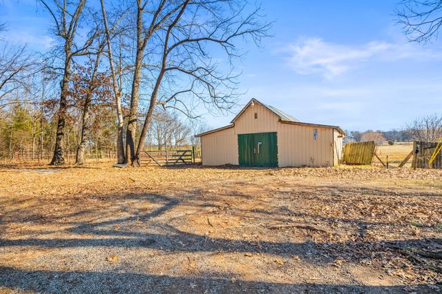 6041 McDaniels Rd, Springfield, TN 37172