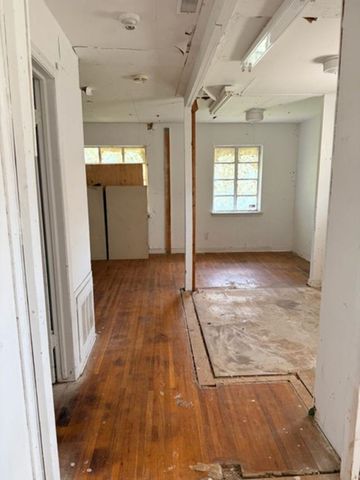 535 S Hunter, Wichita, KS 67207
