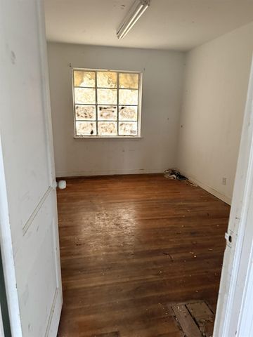 535 S Hunter, Wichita, KS 67207