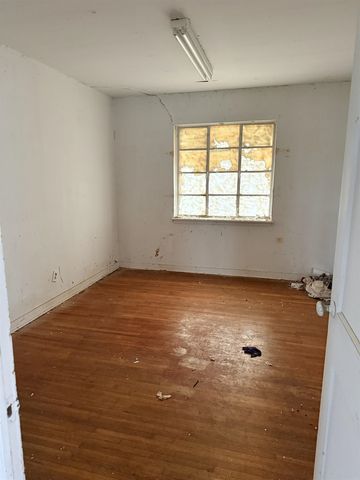 535 S Hunter, Wichita, KS 67207